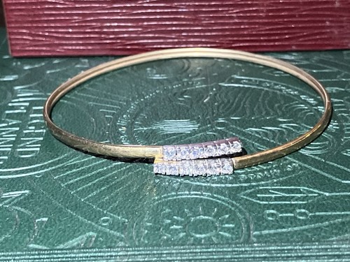 Hallmarked 9ct gold crossover - hallmarked,