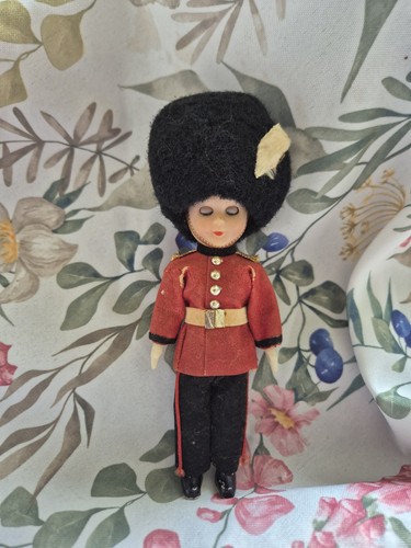 Vintage queens guard beefeater - vintage,