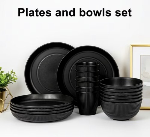 Piece black plastic plates - 18,