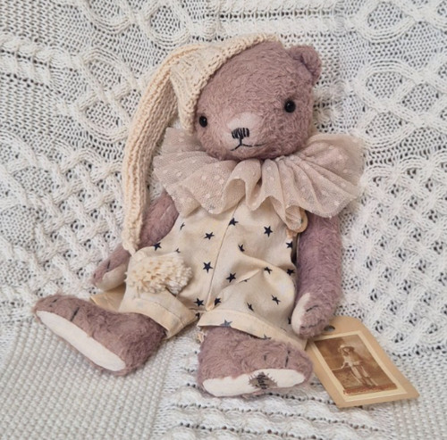 Marguerite artist teddy bear - artist,