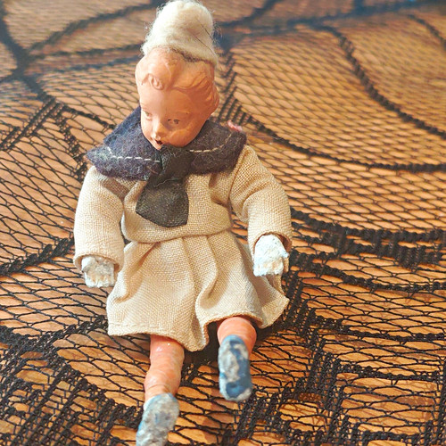 Dollhouse seated baby - seated,