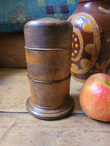 Super victorian turned wood - a,