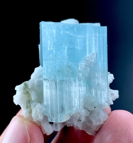 193 carat aquamarine crystal - 193,