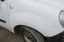 2011 RENAULT KANGOO GENUINE OS DRIVERS SIDE WING IN WHITE GOOD CONDITION