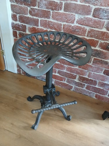 Cast iron tractor - tractor, seat
