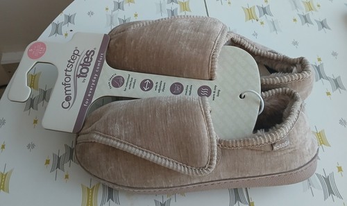 Bnwt comfortstep totes - by,
