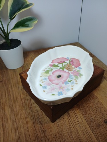 Wedgwood meadow sweet - meadow, bone