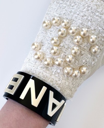 19c chanel black resin pearly - black,