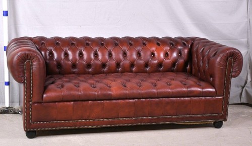 Vintage chesterfield - 75",