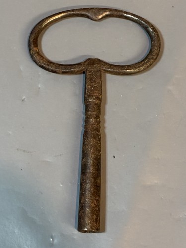 Antique clock key fit 5mm - to,