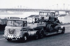 B/W PHOTO: SCOTTISH PLANT HIRE FODEN ARTIC LOW LOADER TRAILER - OSP 747G