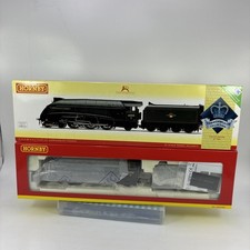 Hornby Train Dominion of