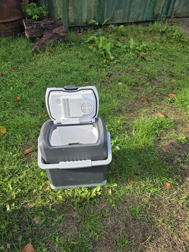 Halfords cooler box - l,