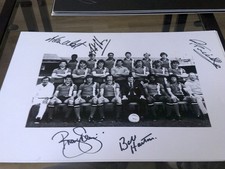 LUTON TOWN   SIGNED TEAM