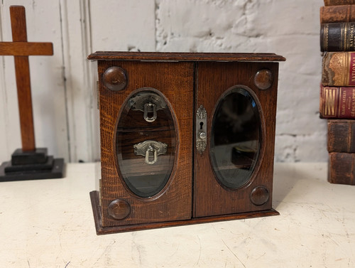 Early 20th arts - &, crafts