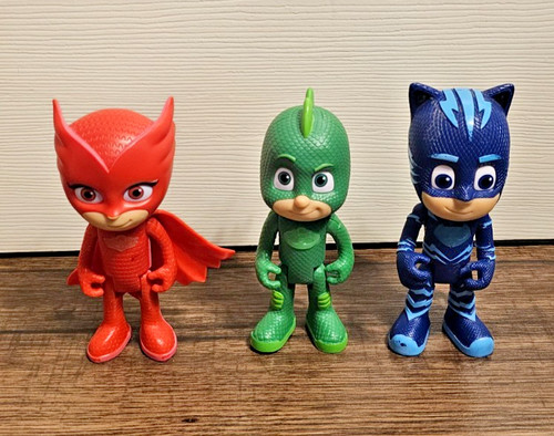 Masks talking figures - pj,