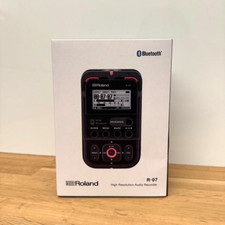 Roland Hi-Res Audio Recorder R-07-BK Black Linear PCM Recorder New in Box
