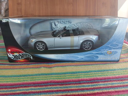 Hot wheels scale cadillac - hot,