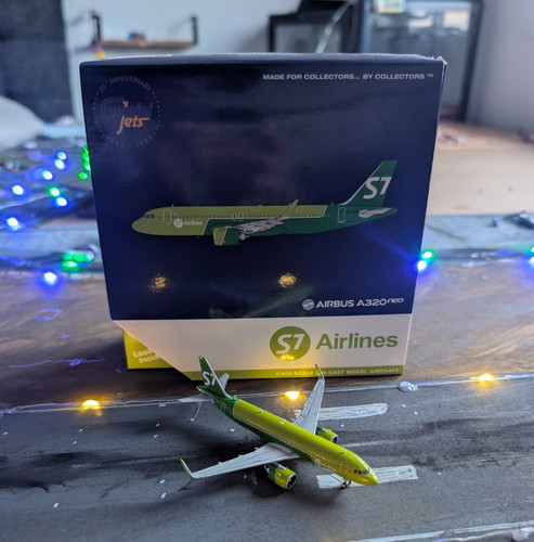 Slightly damaged geminijets - damaged,