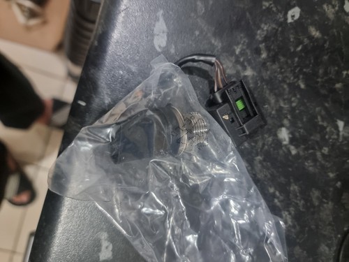 Genuine bosch 50d fuel rail - genuine,