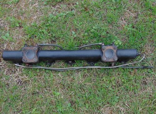 Twin carburettor inlet - twin,