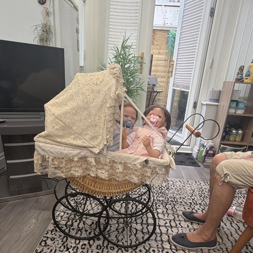 Wicker victorian doll￼Pram
