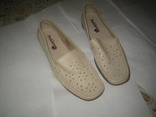 Ladies shoes ‘ PADDERS ‘ – size 6.5 ( EU 40 ) – cream – good condition