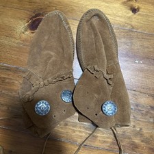 MINNETONKA MOCCASINS SIZE 9