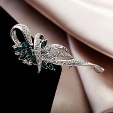 18K White Gold GF Made With Genuine Swarovski Crystal Green Plant Cluster Brooch
