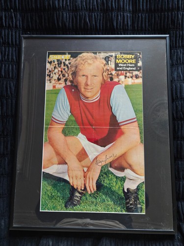Bobby moore signed - bobby,