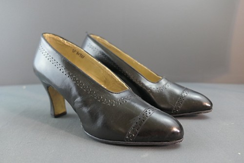Vintage black leather shoes - leather,