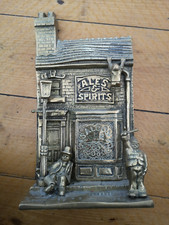 Heavy brass ales spirits pub scene doorstop ornament fireside