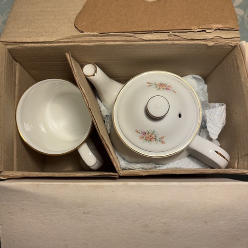 Garland teapot and mug - teapot,