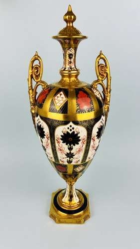 Vintage royal crown - crown, derby