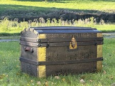 Victorian Dome Trunk Croc Texture With Gold / Stunning