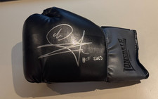 Carl Froch Signed Boxing Glove with Certificate of Authenticity (COA)