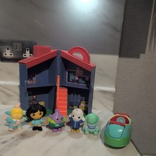 Moon And Me Carry Along House