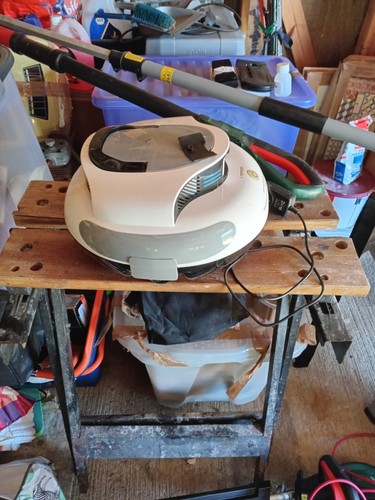 Robotic pool vacum with - robotic,