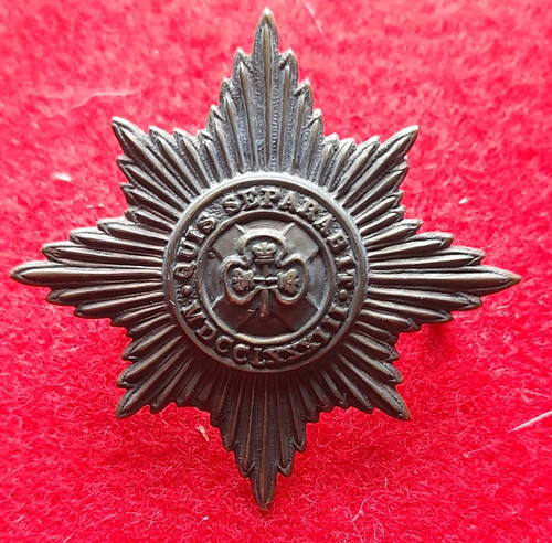 Irish guards cap - badge, (1)