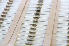 100 x Resistors - Carbon Film