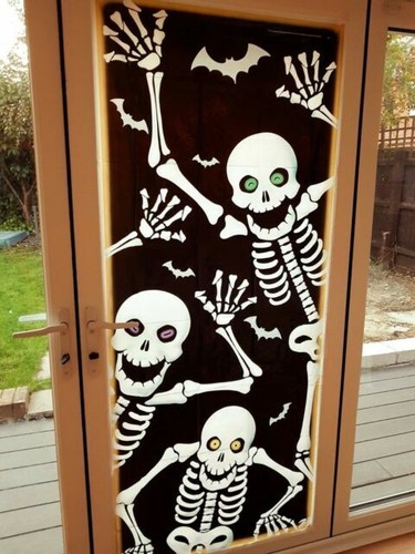 Halloween skeleton creepy door - creepy,