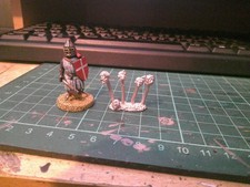 4 heads on spikes metal 28mm