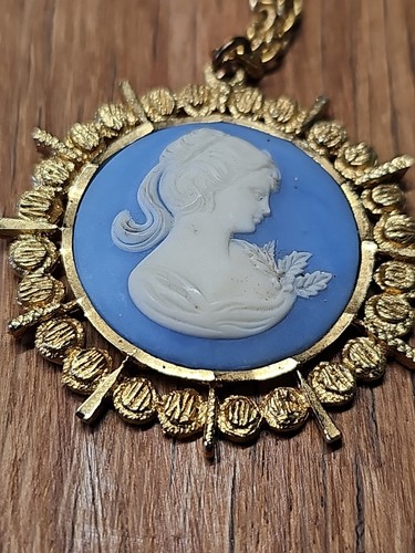 Avon vintage cameo wedgewood - cameo,