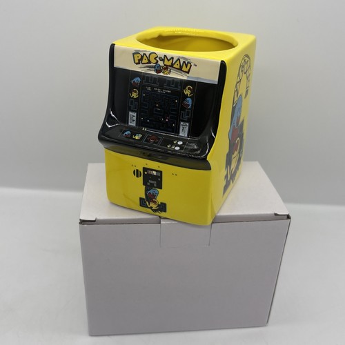 Pac man retro arcade - man,
