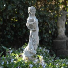 Classic Basket Lady Garden