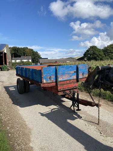 Tonne tipping trailer muck - tonne,