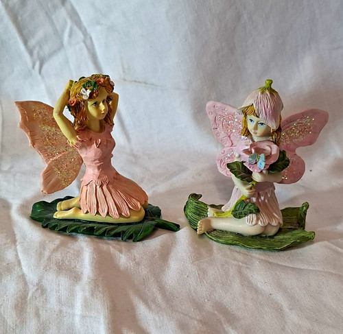Pink green painted resin - pink,