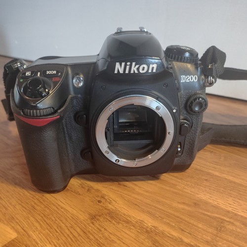 Nikon d200 black mp body - nikon,