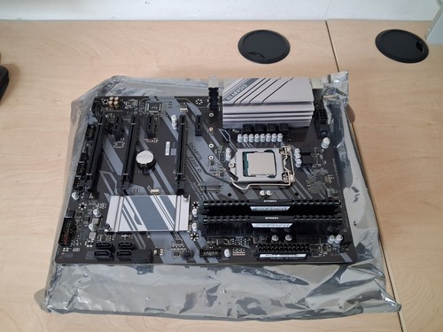 Intel 9600kf gigabyte z390 - 9600kf,,