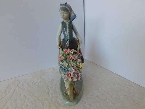 Stunning lladro spain figure - spain,